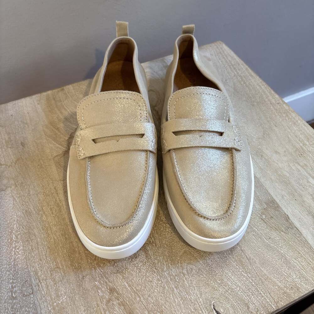 Vionic Uptown Leather Loafer. Champagne With White Lug Sole. Womens 11 Wide New